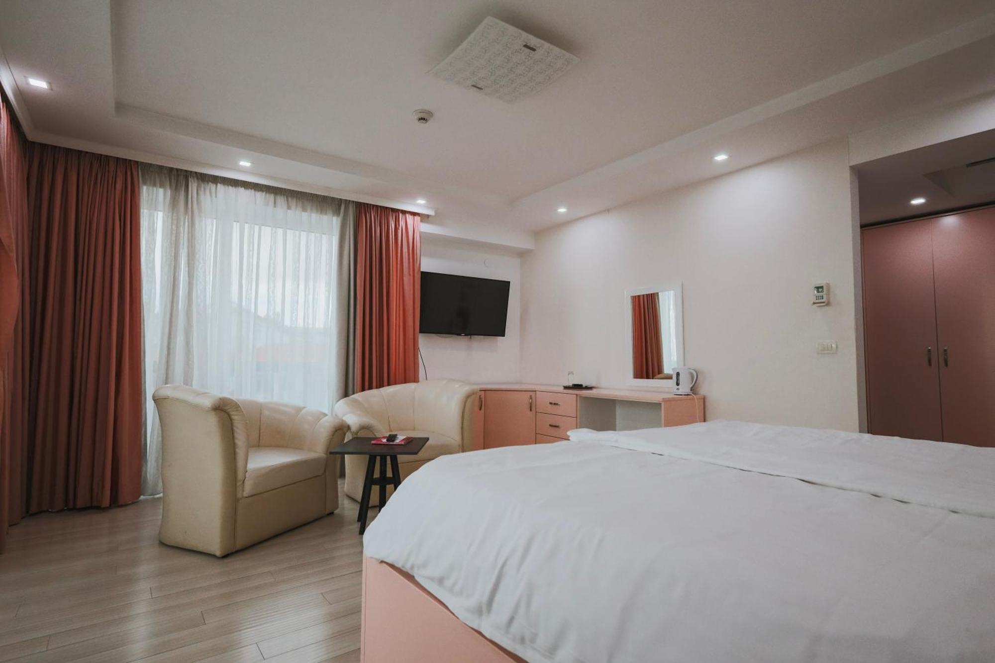 Mr.i Boutique & Bar Hotel