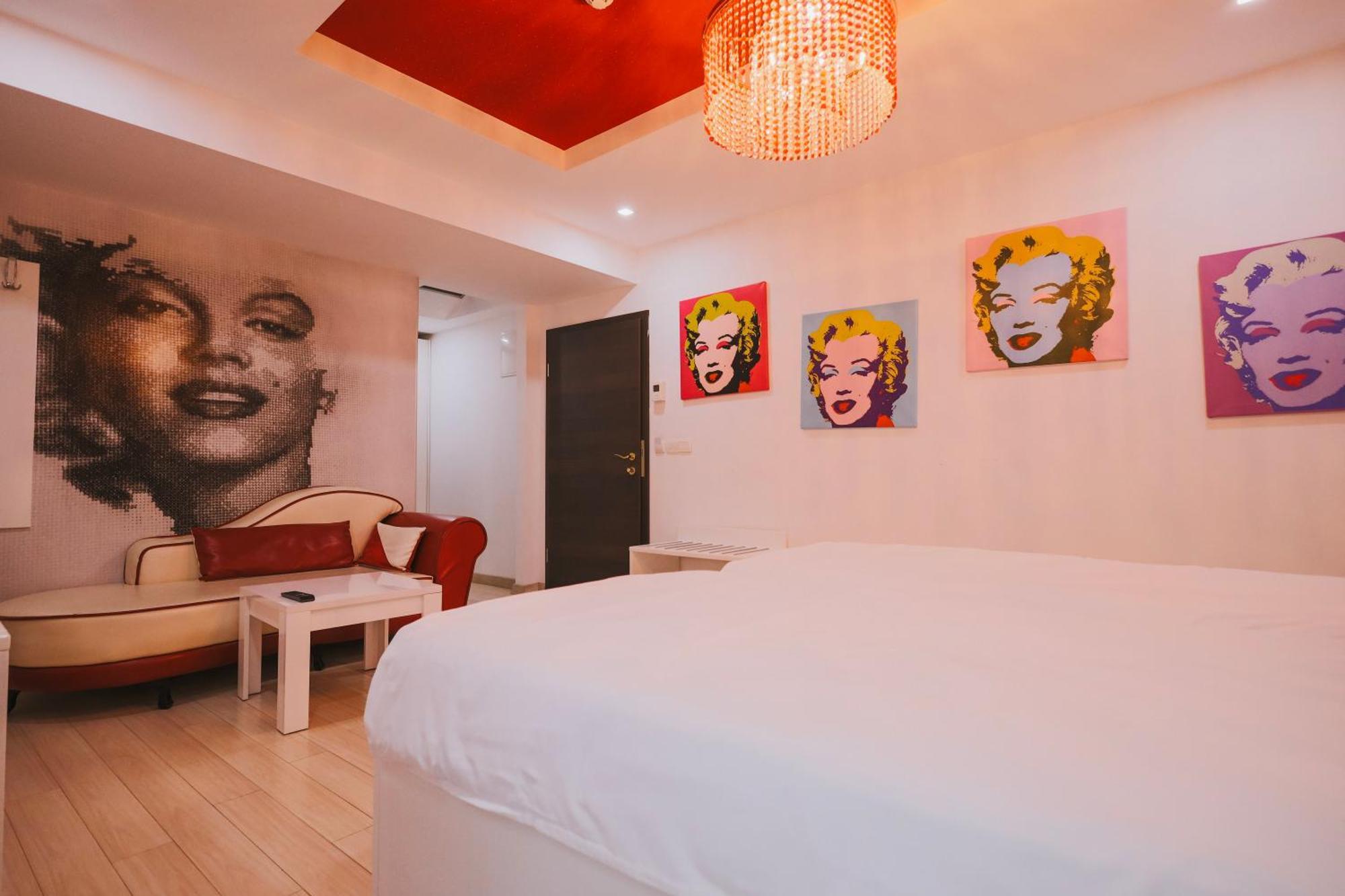 Mr.i Boutique & Bar 4*